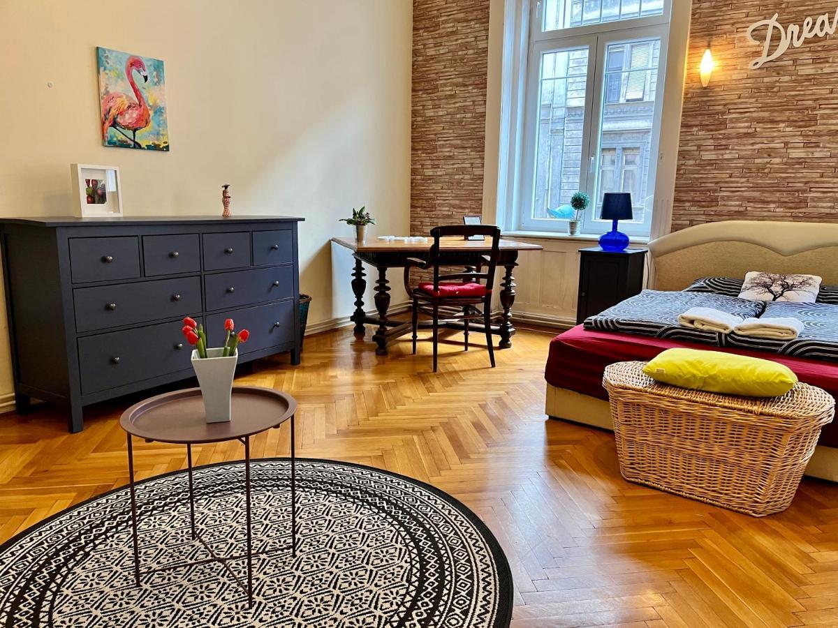 Zen Hostel By Central Market Будапеща Екстериор снимка